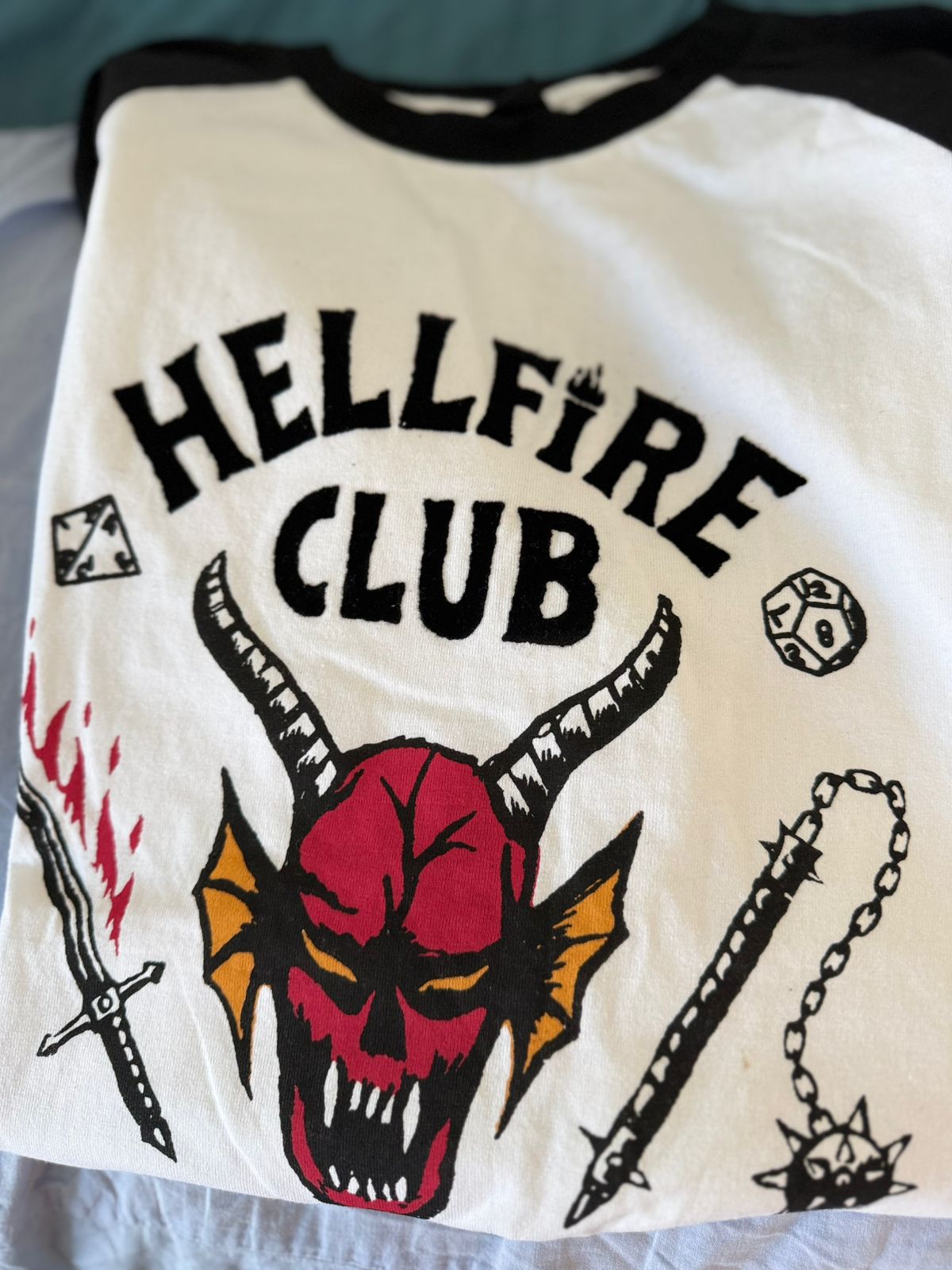 1-b HELLFIRE CLUB STRANGER THINGS